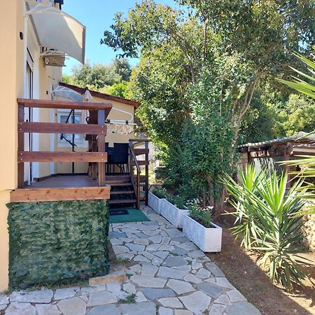 Thanos Guesthouse Corfu Áyioi Dhéka Exterior foto