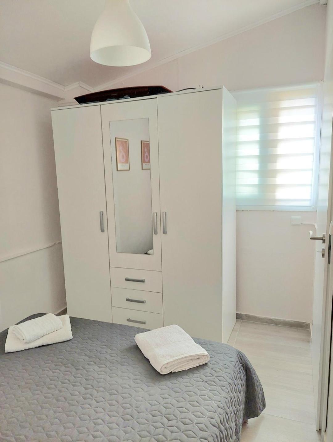 Thanos Guesthouse Corfu Áyioi Dhéka Exterior foto