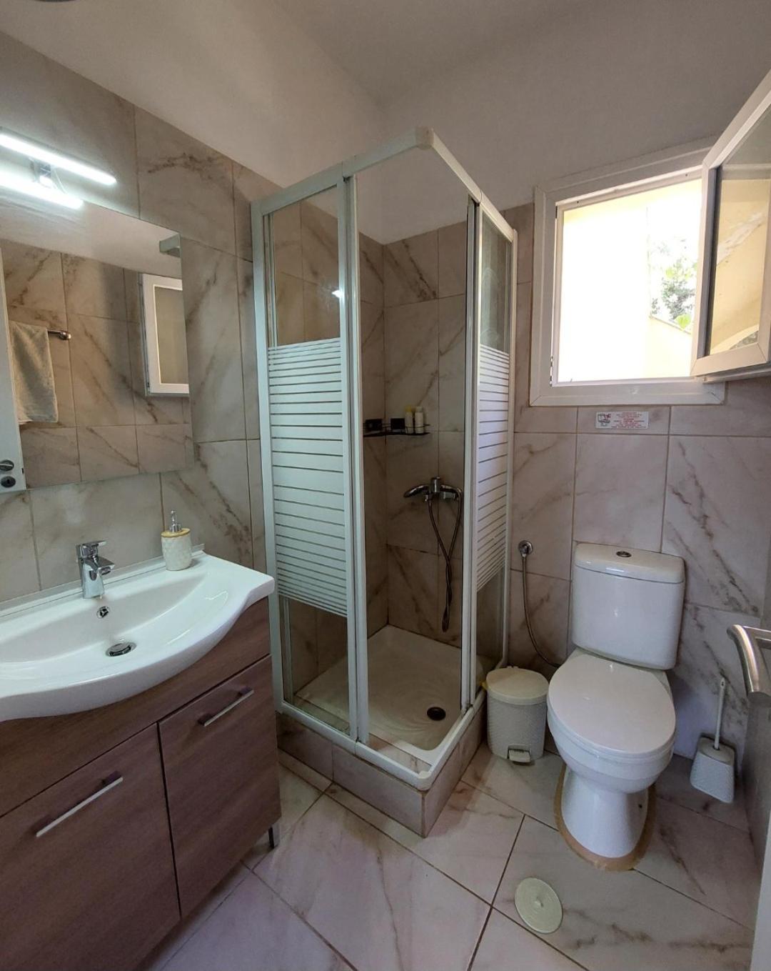 Thanos Guesthouse Corfu Áyioi Dhéka Exterior foto