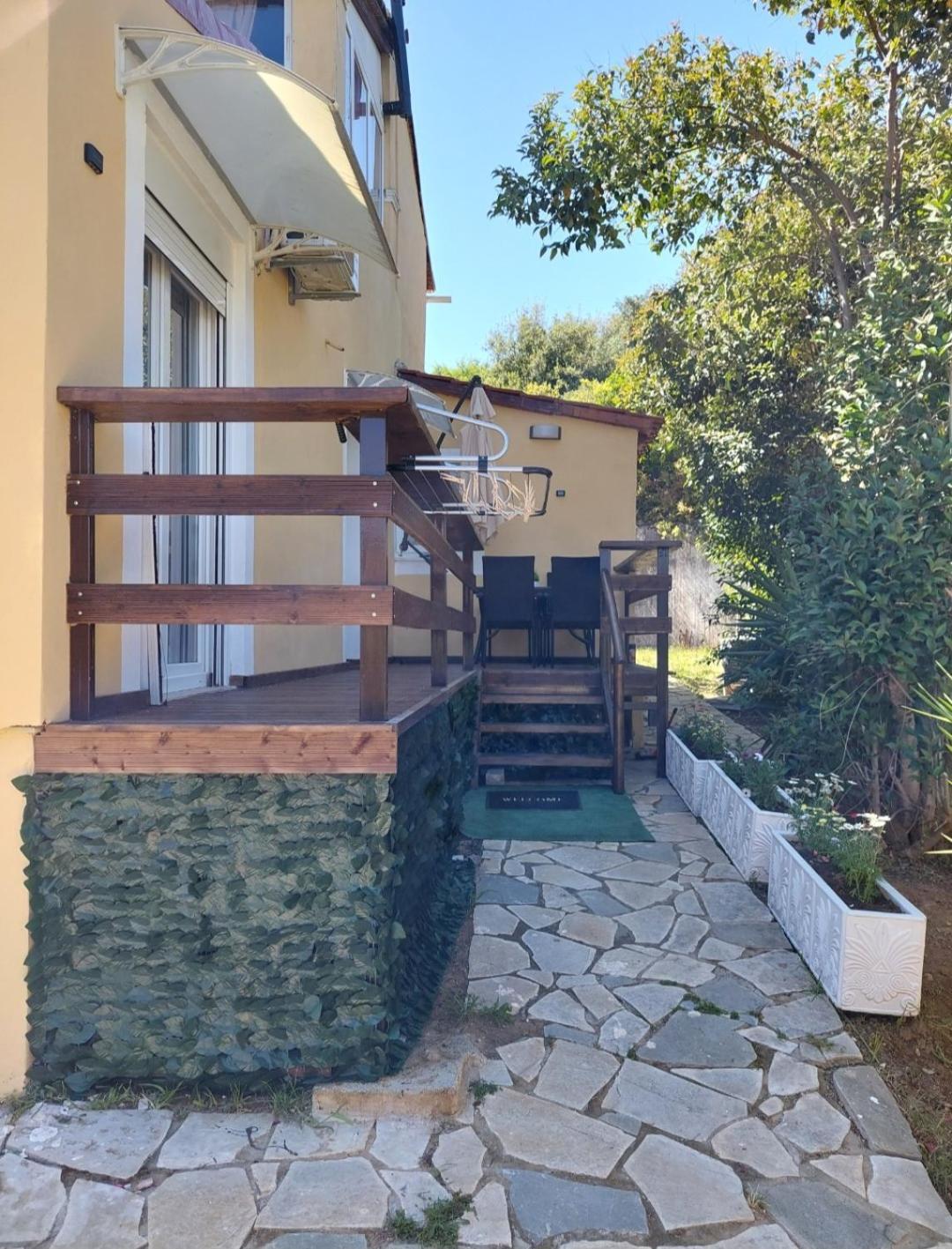 Thanos Guesthouse Corfu Áyioi Dhéka Exterior foto